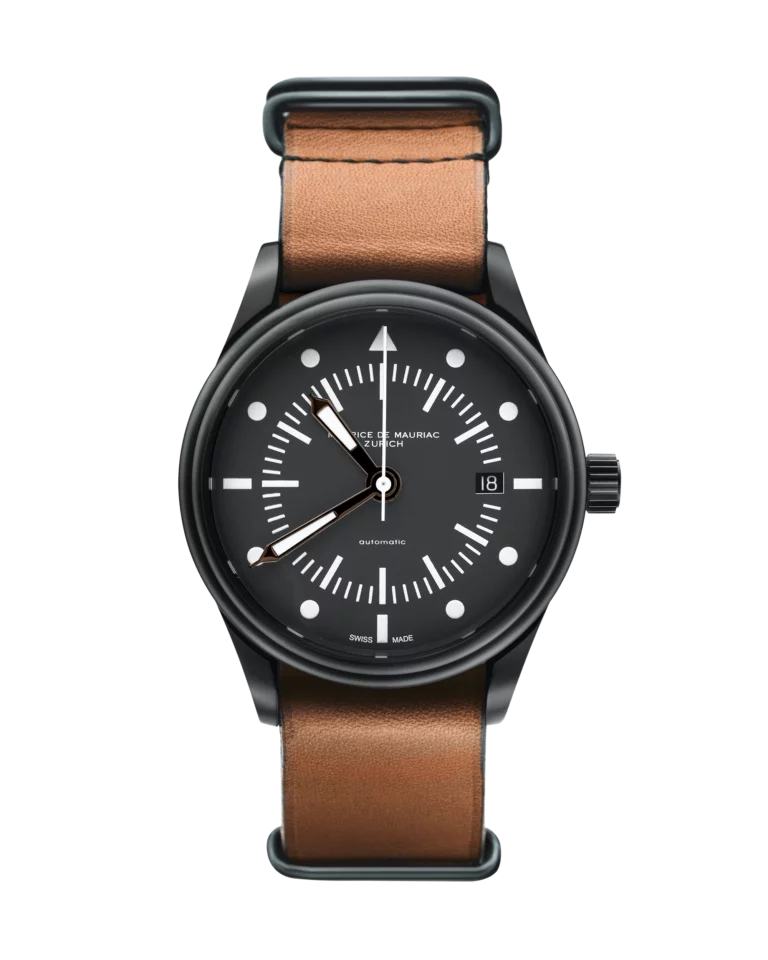 Uhr in schwarz mit braunen Uhrenband aus Leder